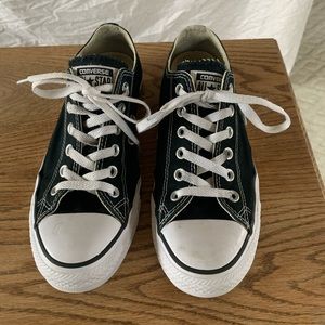 Low top black converse all star